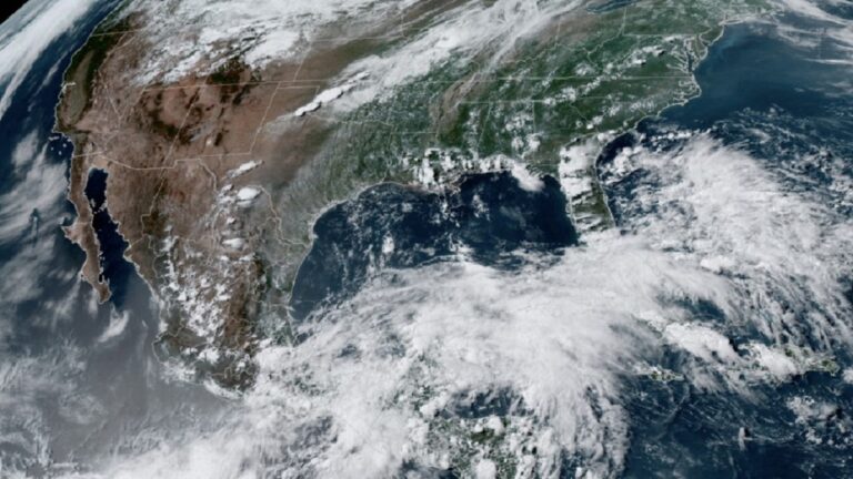 Se forma huracán Darby en el Pacífico y alcanza la categoría 3