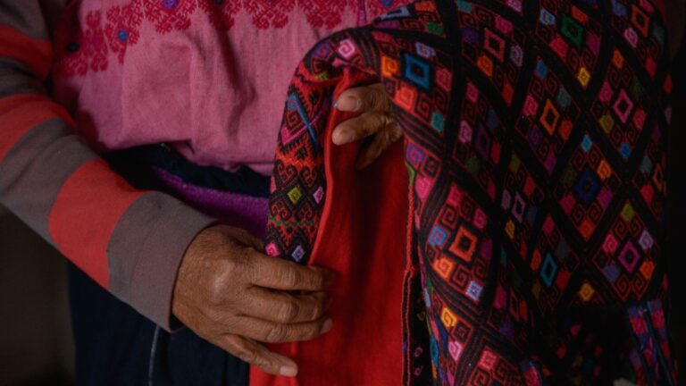 “Violación a la propiedad intelectual”: México reclama a Shein por comercializar diseño maya