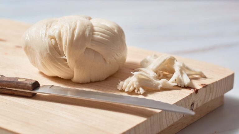 ¿Una quesadilla? ¡Aguas: estos quesos Oaxaca tienen bacterias, hongos y levaduras!