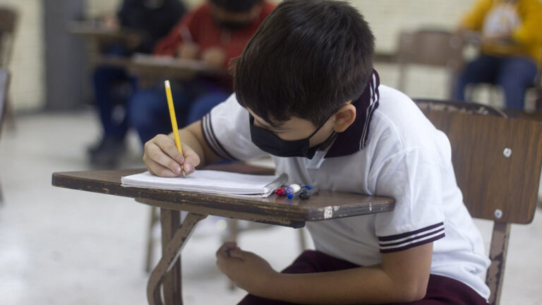 ¿No ha concluido la primaria? INEA apoya a padres de menores de entre 10 y 14 años a que la terminen