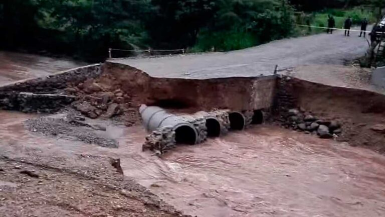 ¡Fuertes lluvias y puente colapsado! En Chiapas, municipio Venustiano Carranza queda incomunicado