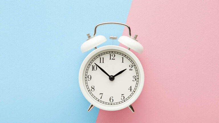 ¿Cuándo inicia el horario de invierno? Ve si se atrasa o adelanta el reloj