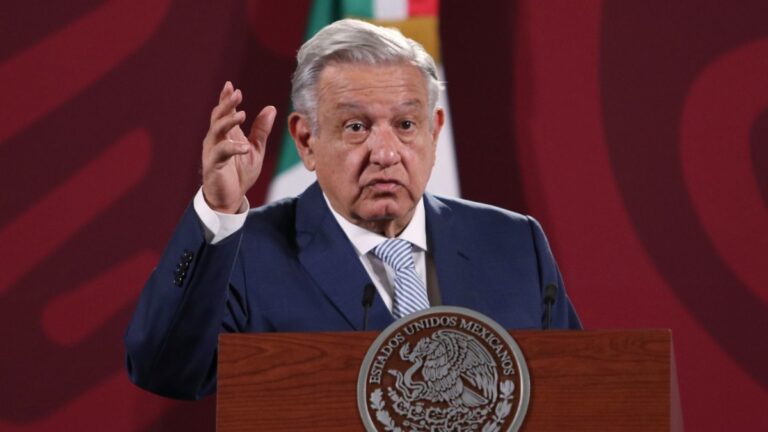 AMLO declaró luto nacional por ocho años del Caso Ayotzinapa; pidió “no ocultar las cosas”