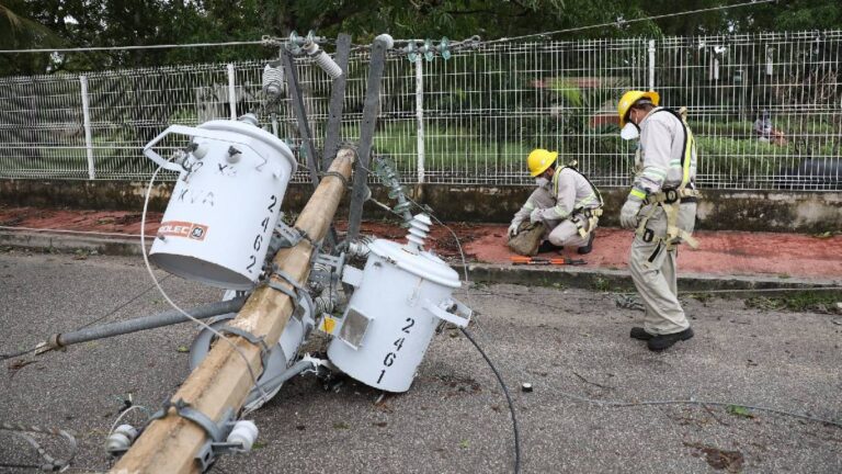 CFE se mantiene alerta en BC y BCS por el paso del huracán Kay