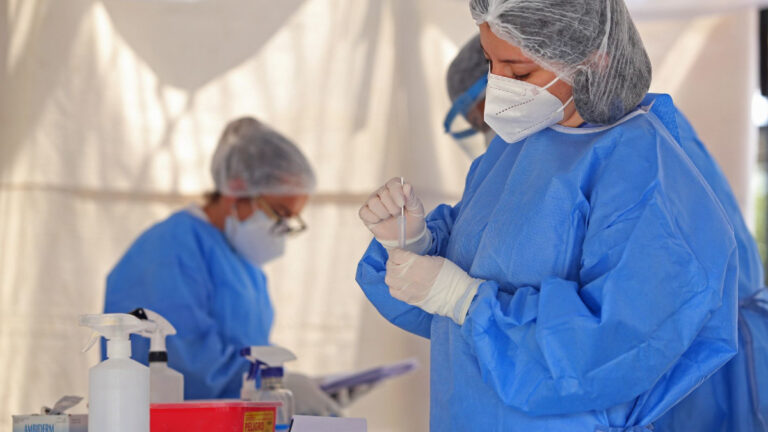 México registra 990 contagios y cinco fallecimientos por COVID-19 en las últimas 24 horas