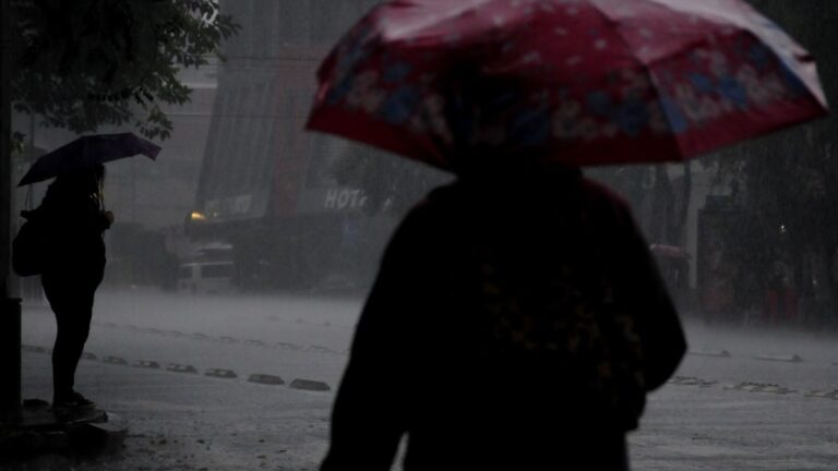 Toma nota: Karl dejará lluvias torrenciales, fuertes vientos y oleaje alto en estos estados