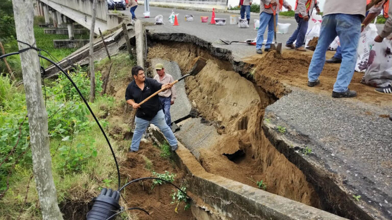 Protección Civil de Tabasco ordena cierre parcial del puente Jalapita tras deslave