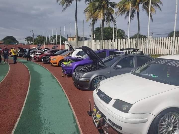 El deportivo “Hernández Ochoa”…exhibición de autos