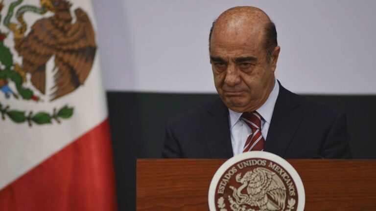 Desechan solicitud, Murillo Karam permanece en prisión preventiva