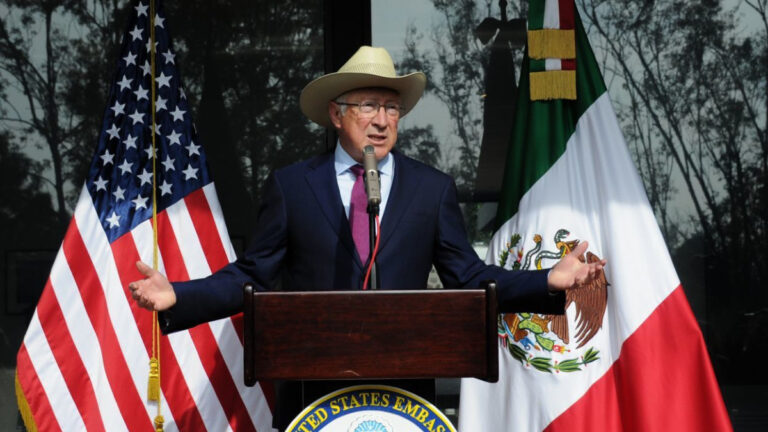 Son tiempos de gran oportunidad entre México y EU, asegura embajador Ken Salazar