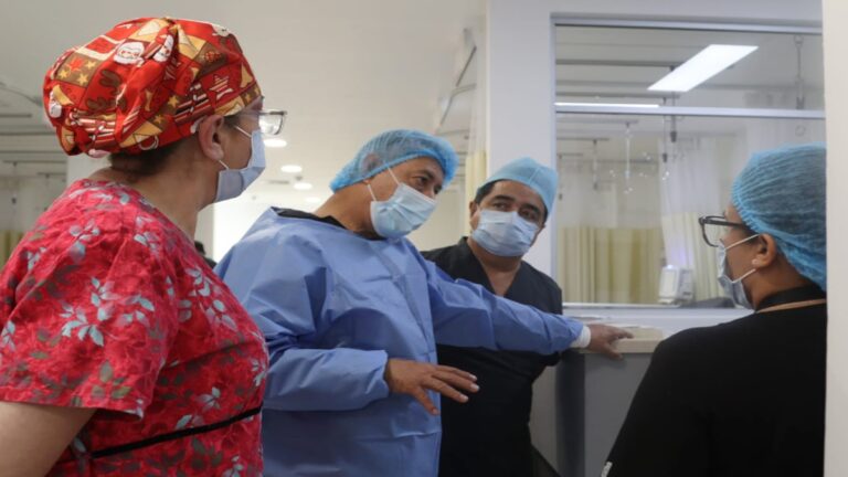 ISSSTE alista proceso para recontratar a médicos que apoyaron durante la pandemia por COVID-19