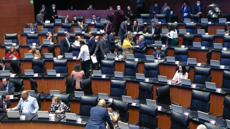 Senado aplaza discusión de “vida eterna” de partidos; turna resto de “Plan B” de reforma electoral al Ejecutivo